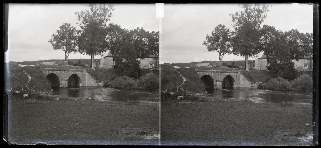 Pont de Gratteroche sur l'Angillon.