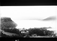 Le lac et le château de Chalain