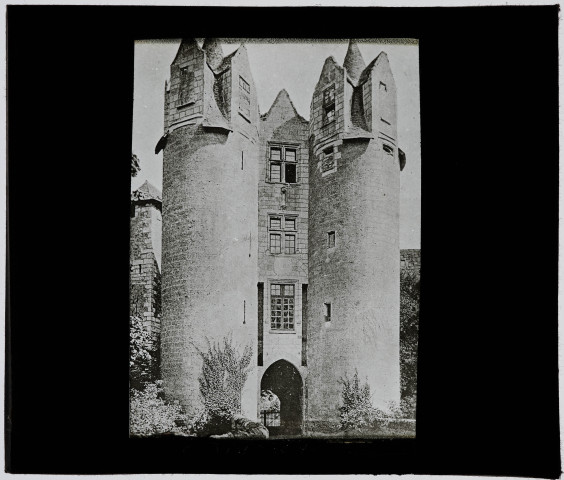 Reproduction d'une vue du grand châtelet du château de Montreuil-Bellay.