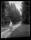 Agathe Coutemoine sur le chemin des Nans, dans la forêt de Fresse.