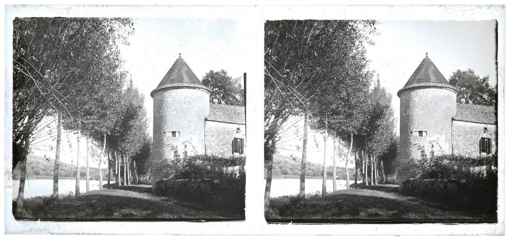 Tour de l'ancienne abbaye de Port Lesney.
