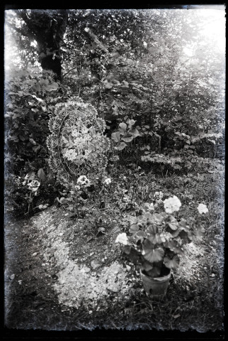 Tombe avec l'inscription "A ma mère".