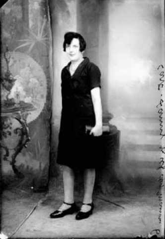 Une femme Cart-Lamy. Bief-des-Maisons