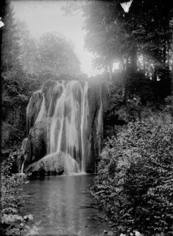Prieuré Notre-Dame, cascade. Vaux-sur-Poligny