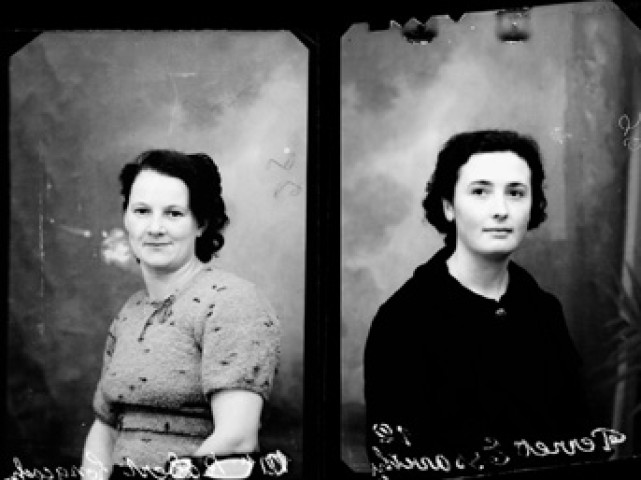 Identités. Perret. Essavilly / Madame Robert. Longcochon