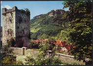 La Franche-Comté pittoresque - Salins les Bains - Les Anciens Remparts: La tour Carrée - A l'horizon, le Fort Saint André