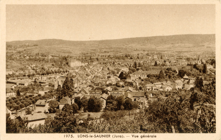 Lons-le--Saunier (Jura). Une vue générale. 15, rue du Parlement, Dole, E. Protet.