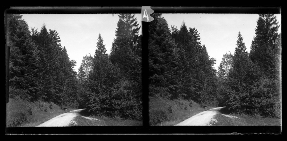 Route de Pont-de-la-Chaux au Frasnois.