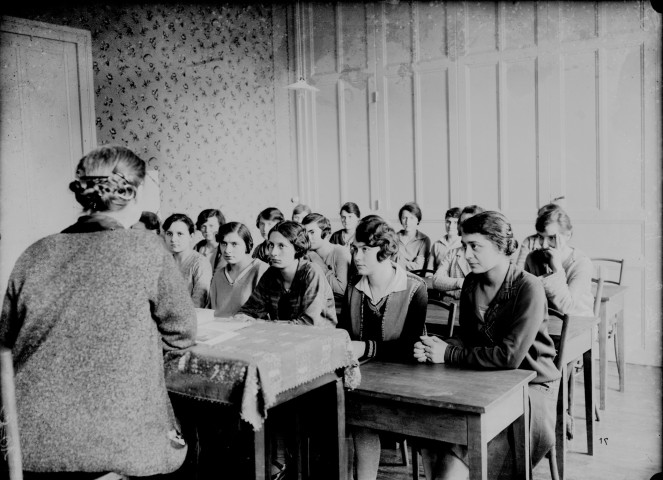 Ecole de jeunes filles. Dijon