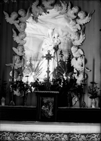 Statue. Vierge à l'enfant