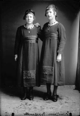 Jeunes filles Grandjean. Bougeailles