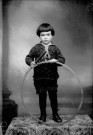 Enfant Bozino avec un cerceau. Mignovillard