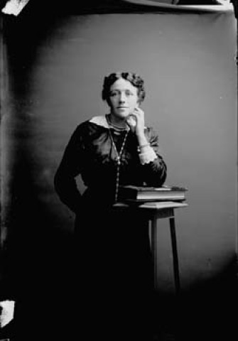 Femme Lanquetin. Bief-du-Fourg