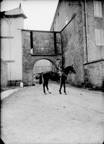 Gendarme sur son cheval. Nozeroy