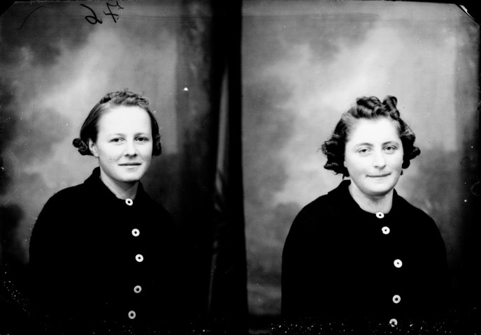 Identités. Mademoiselle Marie-Louise Marchand / Aimé Marchand. Esserval