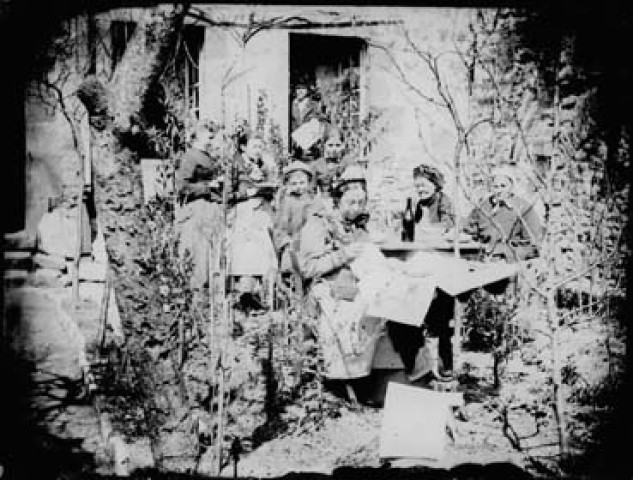 Femmes dans un jardin