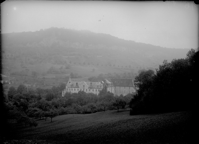 Bâtiment. Vaux-sur-Poligny