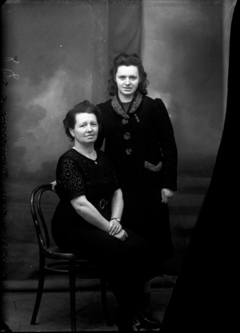 Deux femmes M. B. Bouverans