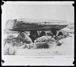 Reproduction d'un cliché de M. P. Robert intitulé "Locmariaquer. La table des marchands".