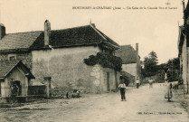 Montmirey-le-Château (Jura). Un coin de la grande rue et le lavoir. Dole, Mathieu.