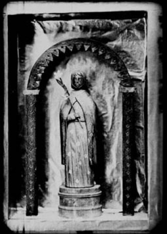 Une statuette Perrin. Nozeroy