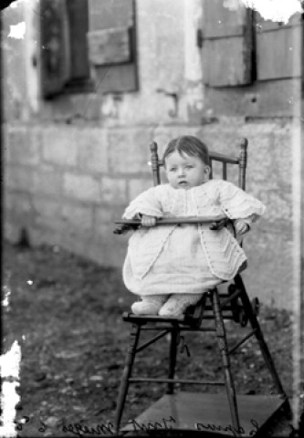 Enfant Chapuis, instituteur. Mièges