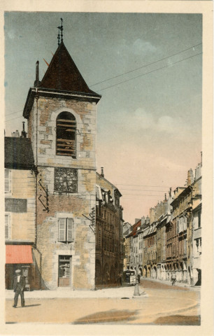 Lons-le-Saunier (Jura). La tour de l'horloge et la rue du Commerce. Chalon-sur-Saône, imprimerie Bourgeois Frères.