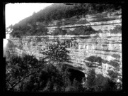 Cours du Hérisson, près de Ménétrux-en-Joux : la grotte Lacuzon.