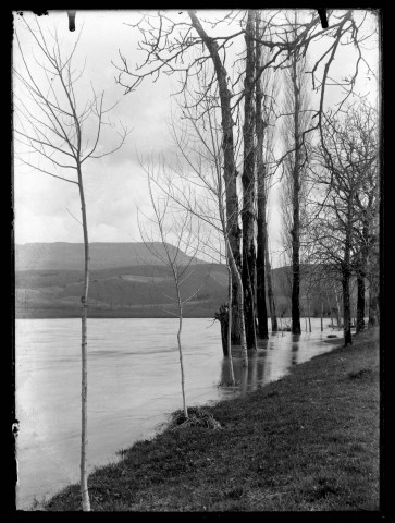 Rivière sortant de son lit près de Champagnole.