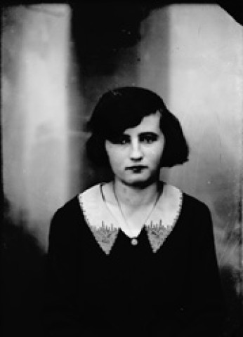 Identités. Une jeune fille