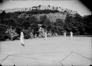 Personnes jouant au tennis