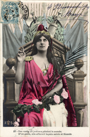 Carte postale en couleur représentant une "Marianne". III- Son verbe de justice a pénétré le monde; D'un geste, elle affermit la paix sainte et féconde. A S.