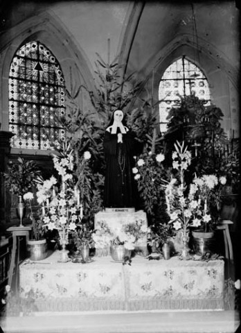 Statue de Sainte Bernadette