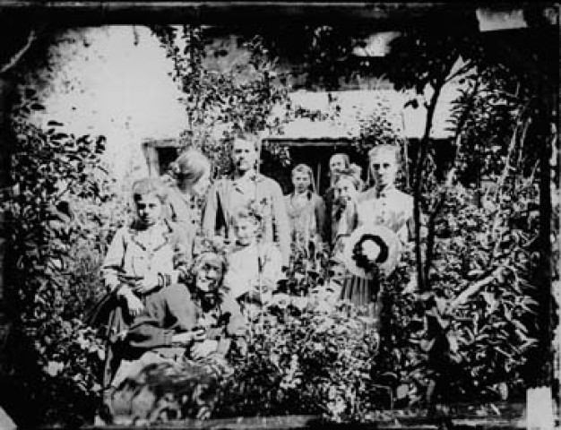 Personnes dans un jardin