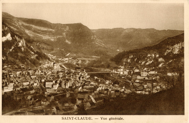 Saint-Claude (Jura). Une vue générale. J. Mermet.