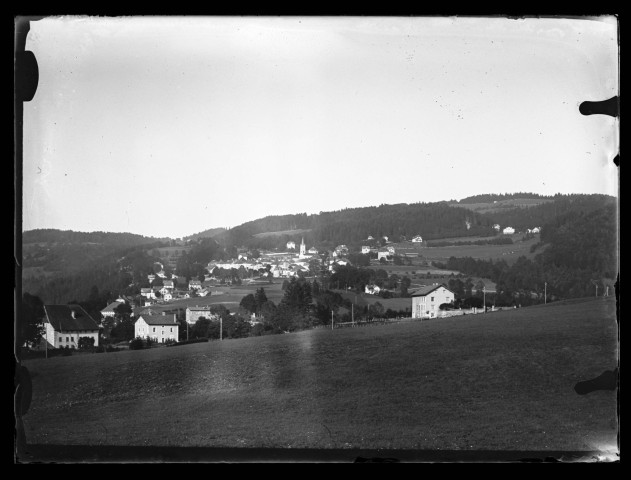 Vue générale d'un village du Doubs.