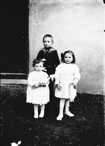 Trois enfants