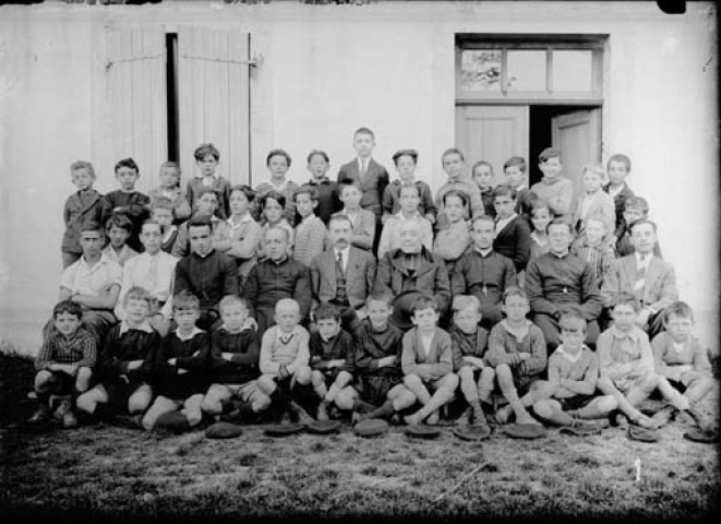 Colonie l'Espérance Lédonnienne à Clairvaux. Groupe d'enfants