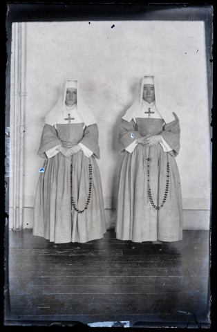 Portrait de deux religieuses.