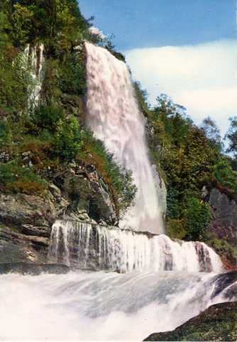 La cascade à la perte de l'Ain (Jura). CH-138. La Franche-Comté pittoresque. Environs de Champagnole. Dole, les édition de l'Est.