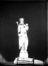 Une statue représentant la Vierge à l'enfant