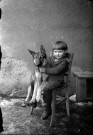 Enfant Fumey avec un chien. Trébief