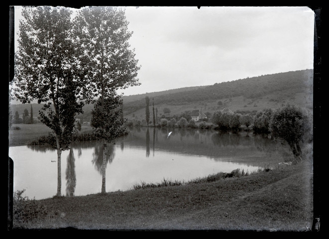 La Loue près de Port-Lesney et les fermes Bellefontaine.