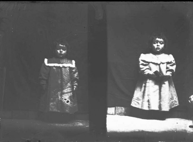 Une jeune enfant en studio