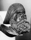 Pipe sculptée représentant une tête d'homme barbu.