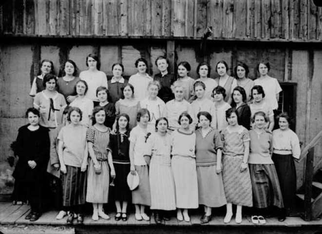 Groupe de jeunes filles. Chaux-des-Crotenay