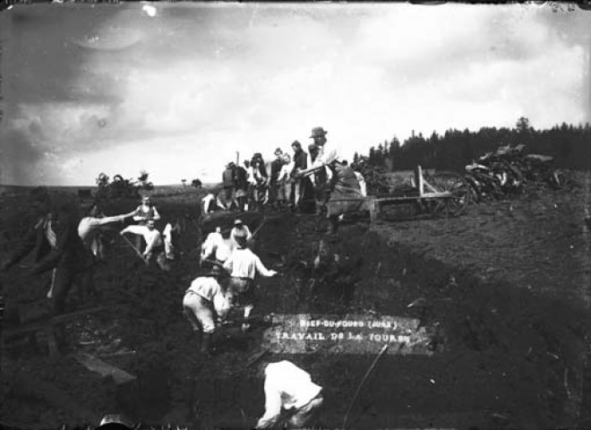 Travail de la tourbe. Bief-du-Fourg