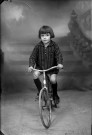 Enfant B. sur un vélo. Nozeroy