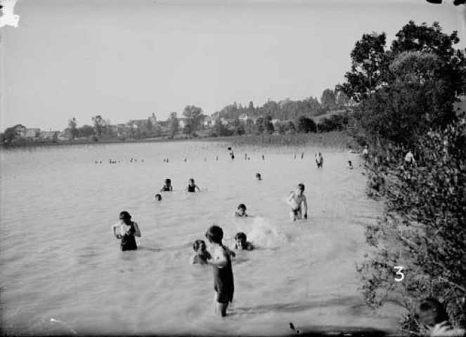 Colonie l'Espérance Lédonnienne à Clairvaux. Baignade dans le lac