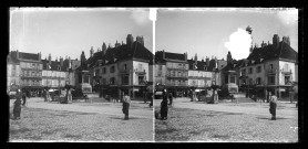 Fêtes de Pasteur et réception du Président de la République, Monsieur Millerand, à Lons-le-Saunier : vue sur la statue du général Lecourbe et le pavoisement place de la Liberté.